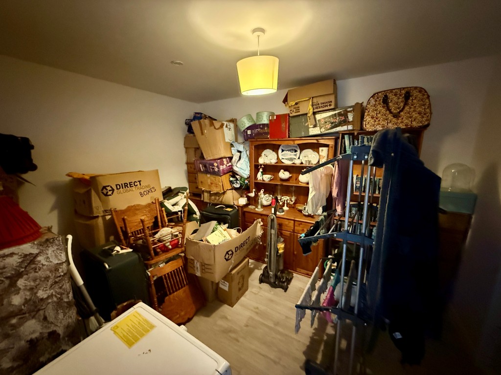 Lot: 80 - EQUESTRIAN FACILITY - INDOOR MANÈGE, STABLES, PADDOCKS AND ACCOMMODATION - Flat three - Storage room